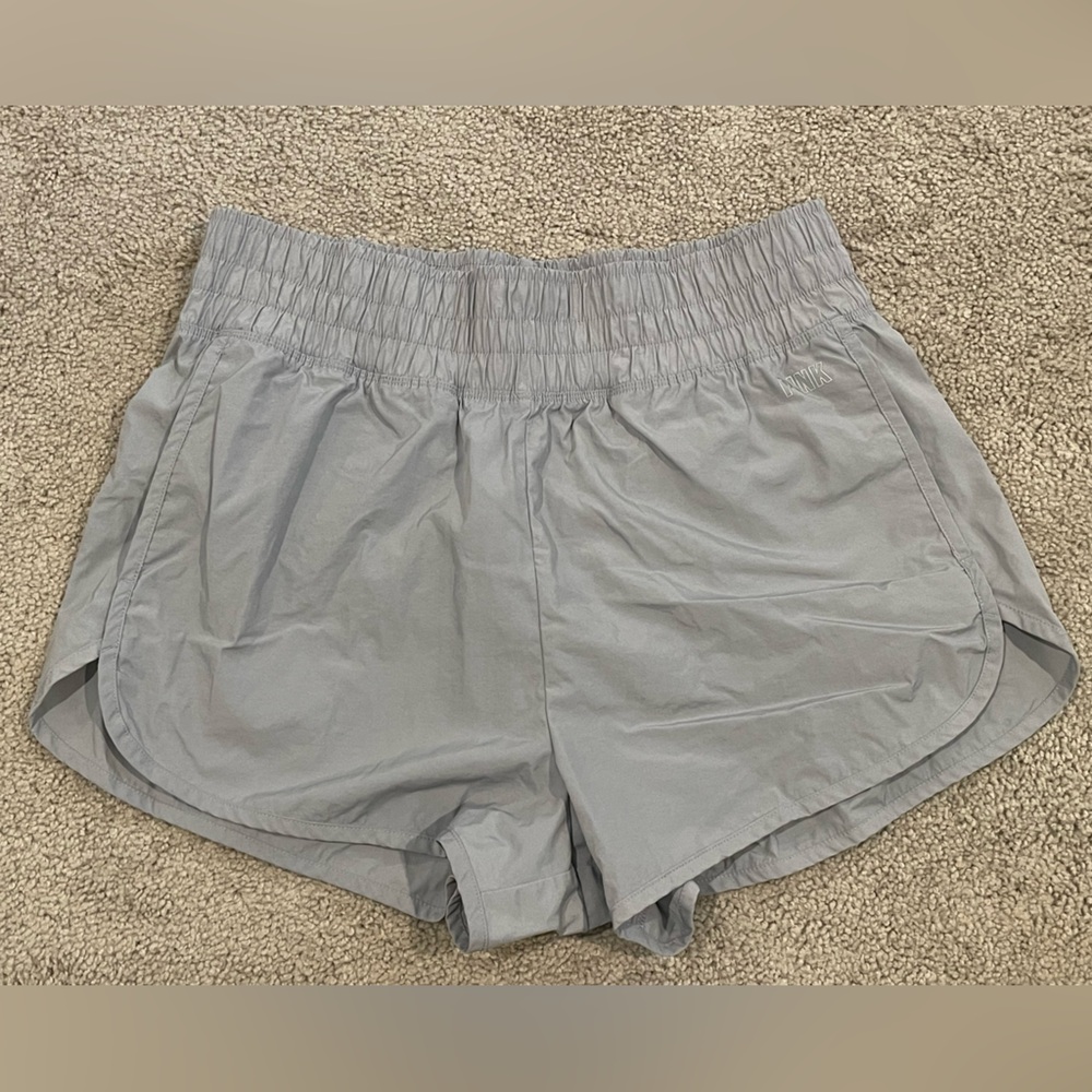 PINK Victoria's Secret Gray Athletic Shorts Lightweight Elastic Waist‎ Size Med